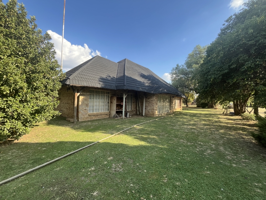 4 Bedroom Property for Sale in Potchefstroom Rural North West